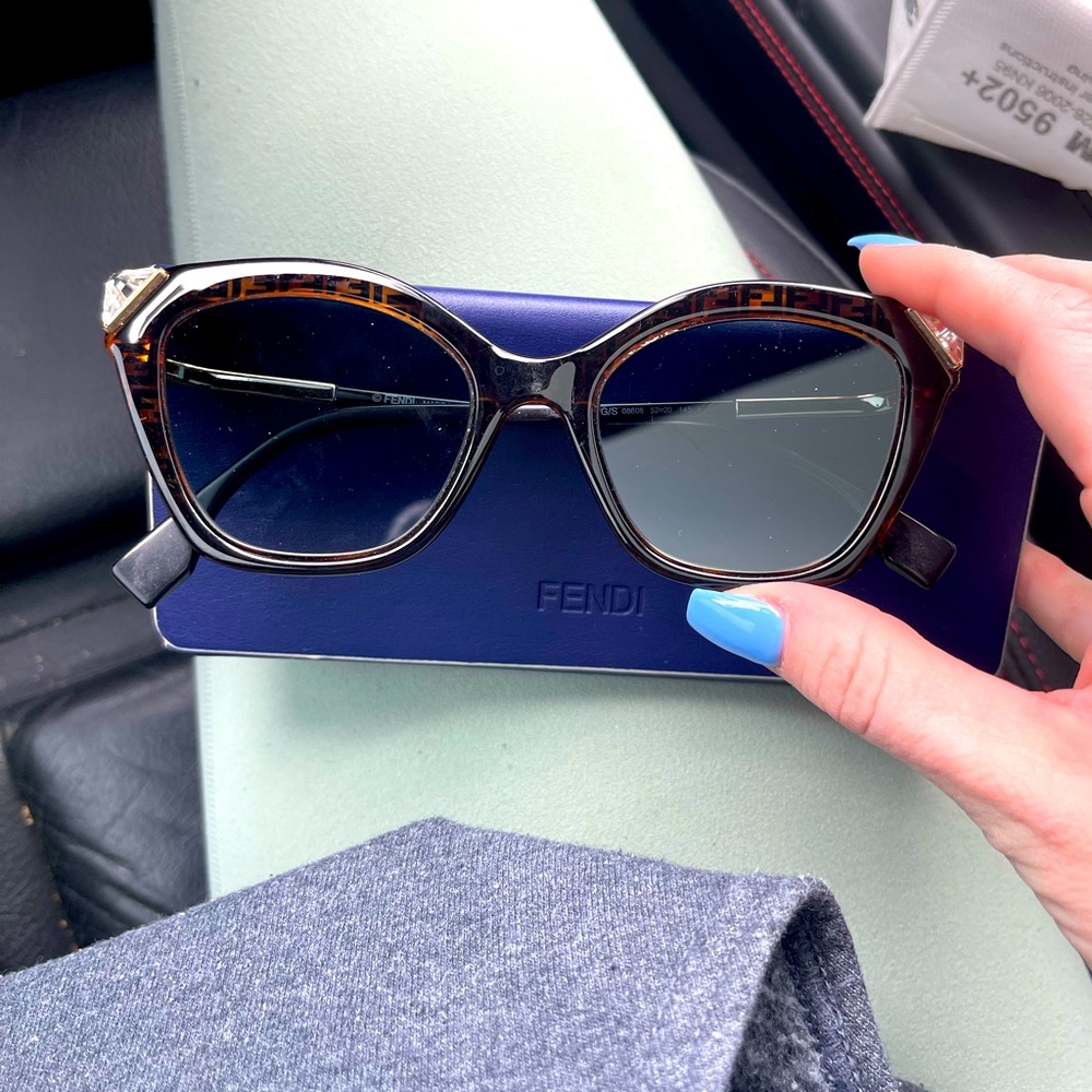 Lightly worn fendi sunglasses